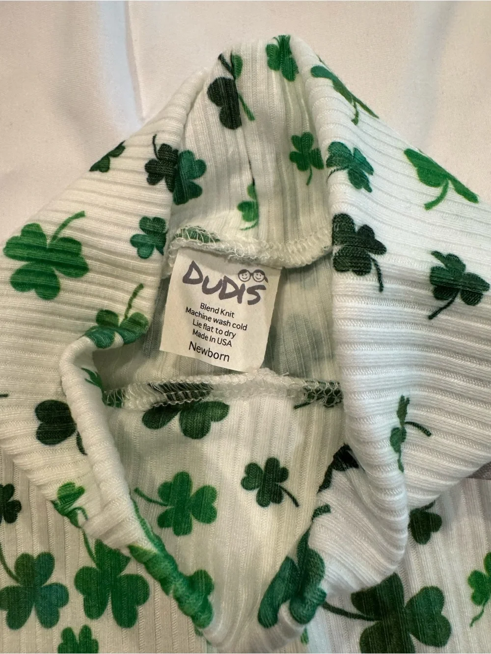 Dudi’s White Leggings and Headband Set with Green Shamrock Print